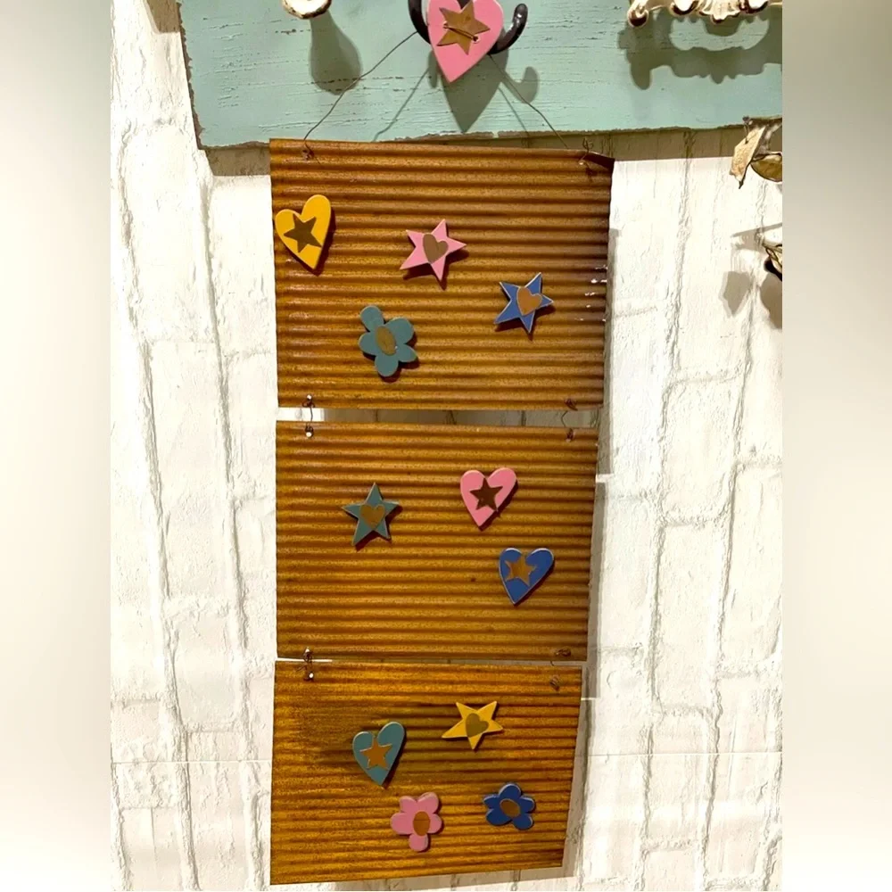 Rusty Metal Farmhouse Hanging Photo Note Magnet Board W/ Magnets NEW